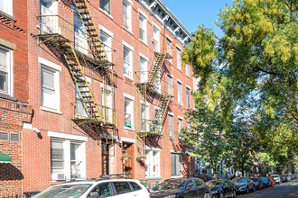 79 N Henry St in Brooklyn, NY - Building Photo - Building Photo