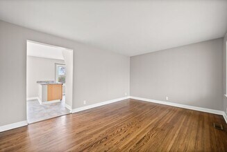 2215 Green Acres Dr in Clarksville, TN - Building Photo - Building Photo