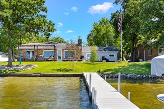 27166 Little Floyd Lake Rd in Detroit Lakes, MN - Foto de edificio - Building Photo