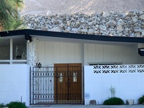 835 N Rose Ave in Palm Springs, CA - Foto de edificio - Building Photo
