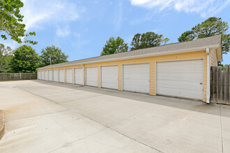 Parkview Apartments in Jackson, TN - Building Photo - Building Photo