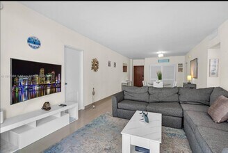 4001 S Ocean Dr, Unit 5J in Hollywood, FL - Building Photo - Building Photo