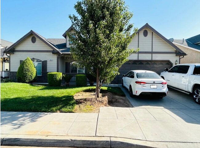 4093 W Cortland Ave in Fresno, CA - Foto de edificio - Building Photo