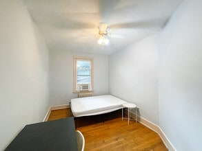 5725 Phillips Ave in Pittsburgh, PA - Foto de edificio - Building Photo