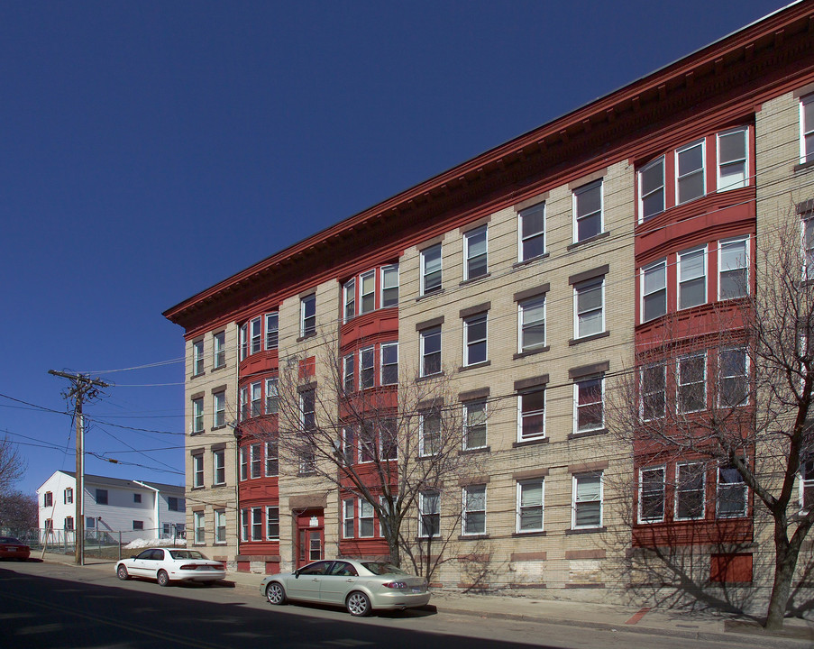 92 Jackson St in Holyoke, MA - Building Photo