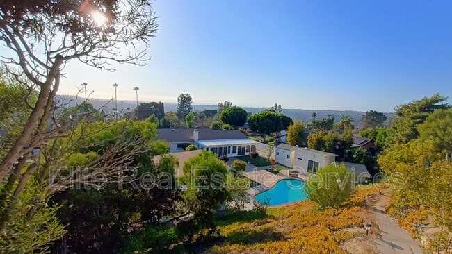 property at 255 Camino Del Cerro Grande