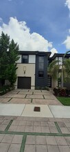 15680 NW 91st Ct in Miami Lakes, FL - Building Photo - Building Photo