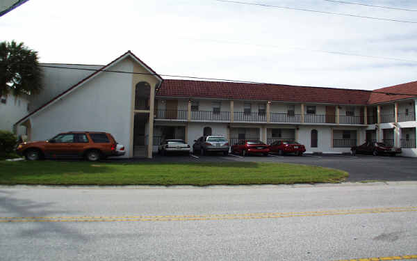 Aqua Vista in Treasure Island, FL - Building Photo