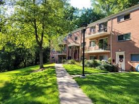 10684 Weymouth St in Bethesda, MD - Building Photo