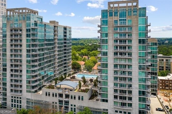 property at 923 Peachtree St NE