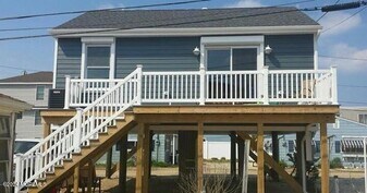 123 W Kingfisher Way in Lavallette, NJ - Building Photo