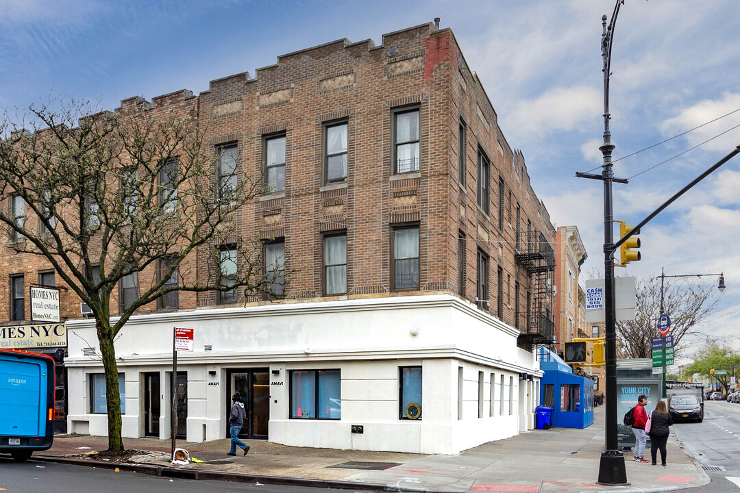 6095 Myrtle Ave in Ridgewood, NY - Building Photo