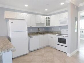 2841 NE 32nd St, Unit 18 in Fort Lauderdale, FL - Building Photo - Building Photo