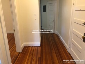 15 Mount Hood Rd, Unit 4 in Boston, MA - Foto de edificio - Building Photo