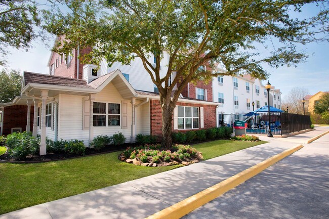 The Amian Residence in Houston, TX - Foto de edificio - Building Photo