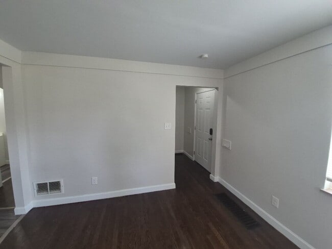 5568 Raceview Ave in Cincinnati, OH - Building Photo - Building Photo