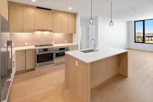 57 Quincy Shore Dr, Unit 402 in Quincy, MA - Building Photo