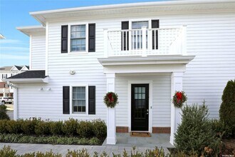 1201 Mill Creek S in Roslyn, NY - Building Photo - Building Photo