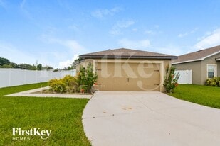437 Kensington View Dr in Winter Haven, FL - Building Photo
