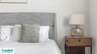 1148 Silber Rd in Houston, TX - Foto de edificio - Building Photo