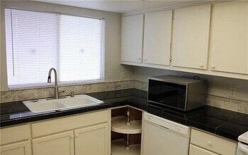 203 SE 15th Pl, Unit # 214 in Cape Coral, FL - Building Photo - Building Photo