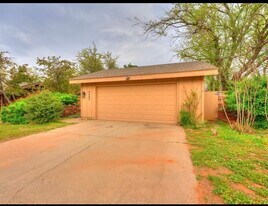 4605 Dove Tree Ln in Oklahoma City, OK - Building Photo