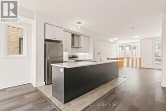 14 Blue Frst Cres in Barrie, ON - Building Photo - Building Photo