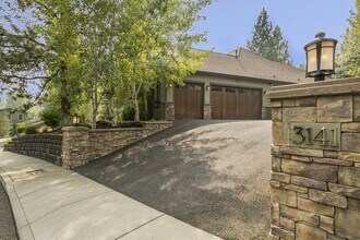 3141 NW Shevlin Meadow Dr in Bend, OR - Building Photo - Building Photo