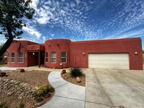 5317 Southfort Dr SW in Albuquerque, NM - Building Photo - Building Photo