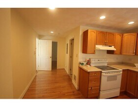 31 Alpine Row-Unit -2 in Franklin, MA - Building Photo - Building Photo