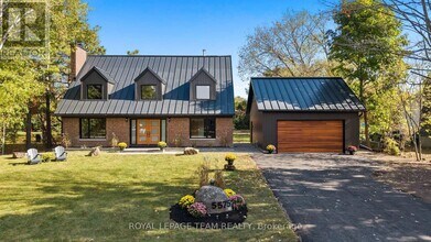 5575 S Sunset Dr in Ottawa, ON - Building Photo - Building Photo