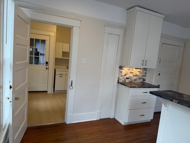 511 E 8th St, Unit Apt. 3