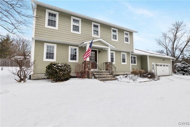 7651 Redcoat Cir, Unit b in Manlius, NY - Building Photo - Building Photo