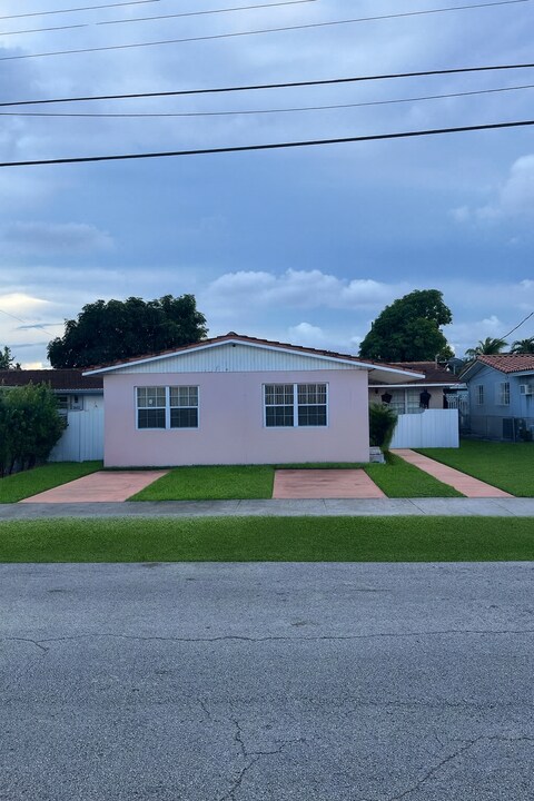 3612 NW 5th St in Miami, FL - Foto de edificio