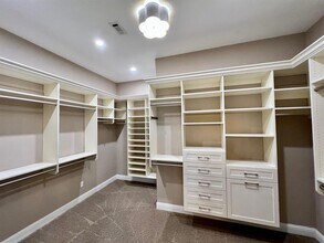 8712 Vantage Point Dr in Austin, TX - Building Photo - Building Photo