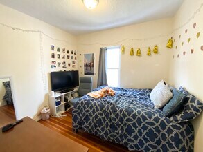 34 Darling St, Unit 3 in Boston, MA - Foto de edificio - Building Photo