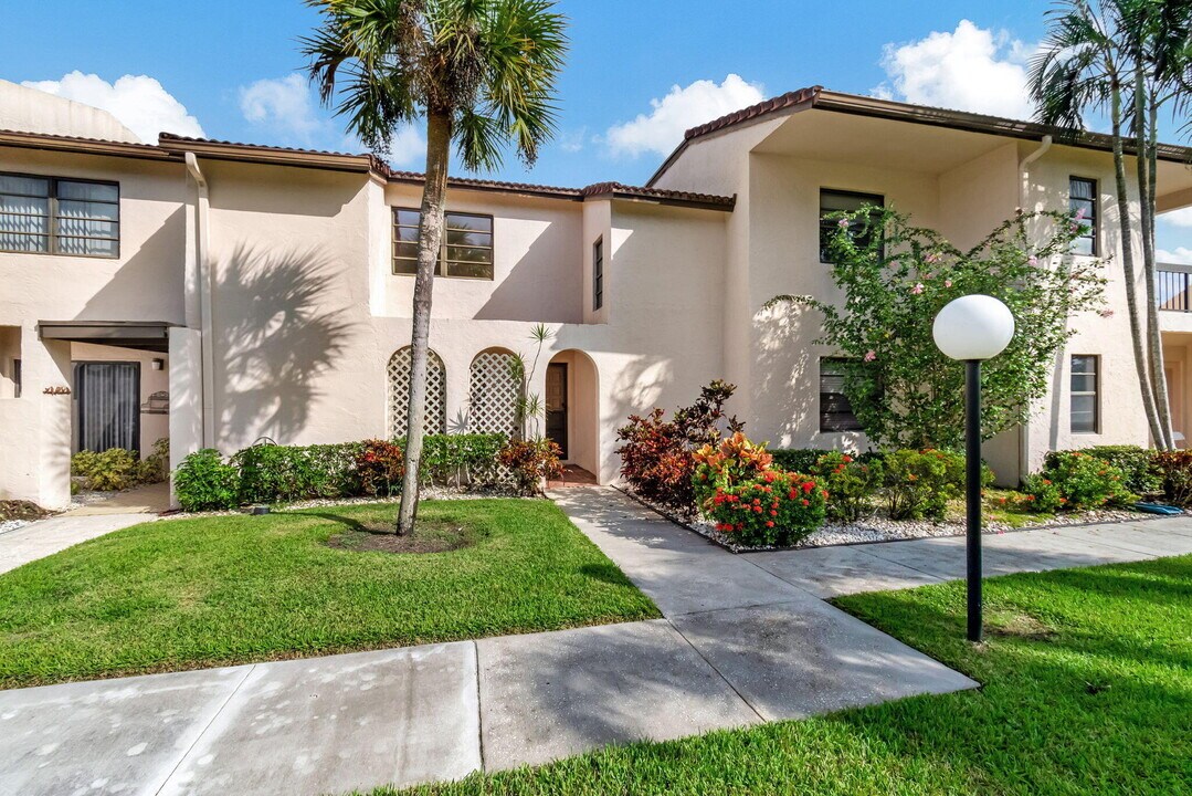 21338 Juego Cir in Boca Raton, FL - Building Photo