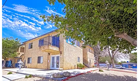 3400 15th St W in Rosamond, CA - Foto de edificio