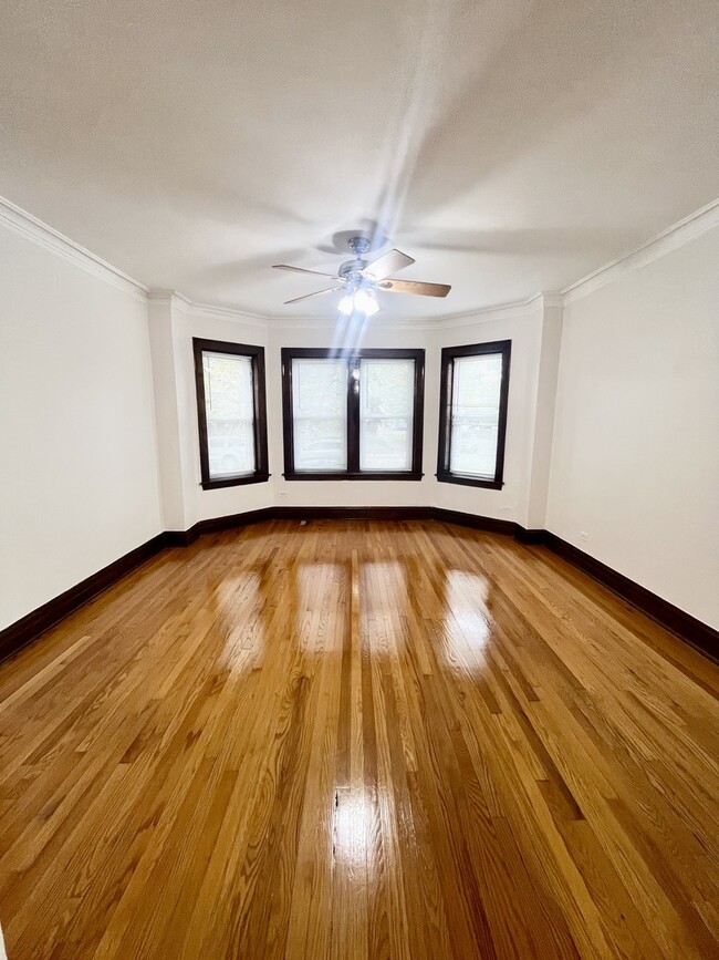 2320 N Leclaire Ave in Chicago, IL - Building Photo - Building Photo