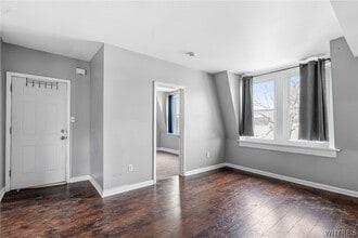 2111 Seneca St in Buffalo, NY - Foto de edificio - Building Photo