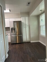 10903 Bush Lake Ln in Glen Allen, VA - Foto de edificio - Building Photo