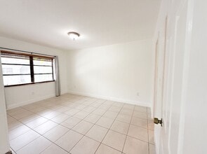 7917 SW 104th St, Unit F101 in Miami, FL - Building Photo - Building Photo