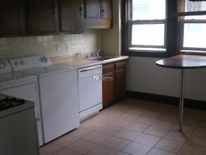 61 Putnam St, Unit 2 in Somerville, MA - Building Photo - Building Photo