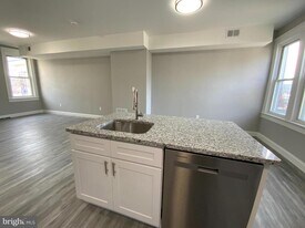 18 S Tremont Rd in Baltimore, MD - Building Photo