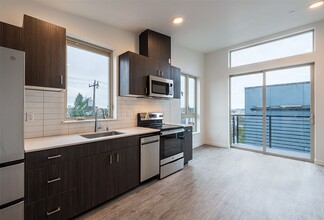 Sienna Apartments in Seattle, WA - Building Photo - Interior Photo