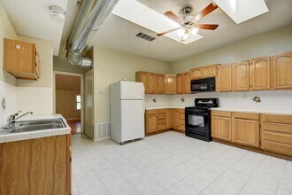 4405 Barrow Ave in Austin, TX - Building Photo - Building Photo