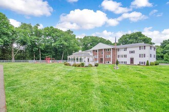 Palmer Gardens in Three Rivers, MA - Foto de edificio - Building Photo