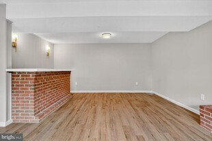 9718 Counsellor Dr in Vienna, VA - Building Photo