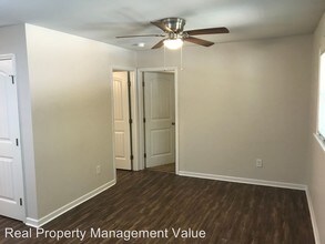 305 S Spargo St in Dallas, NC - Building Photo - Building Photo