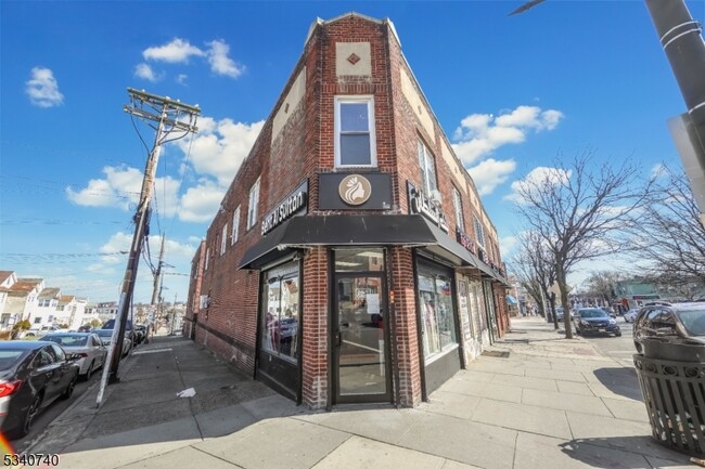 property at 1109 Main St